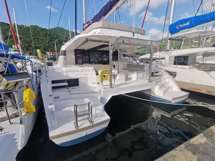 Natural Mystic III Yacht Photos Pics 