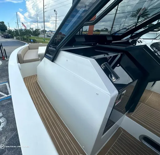  Yacht Photos Pics De Antonio Yachts D34 Xplorer 2022 model, showcasing sleek deck and modern cockpit design.