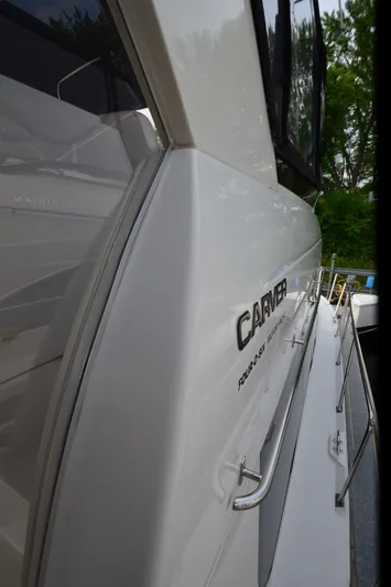 Radio Wave Yacht Photos Pics 2001 Carver 406 yacht side view with sleek design and railing details.