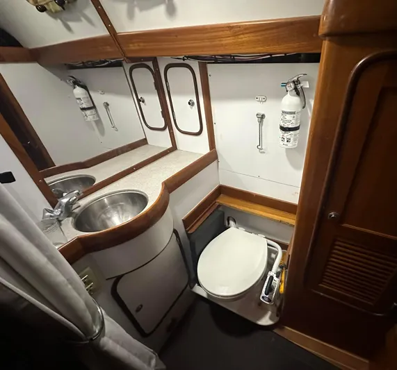 Joy Yacht Photos Pics Aft Head