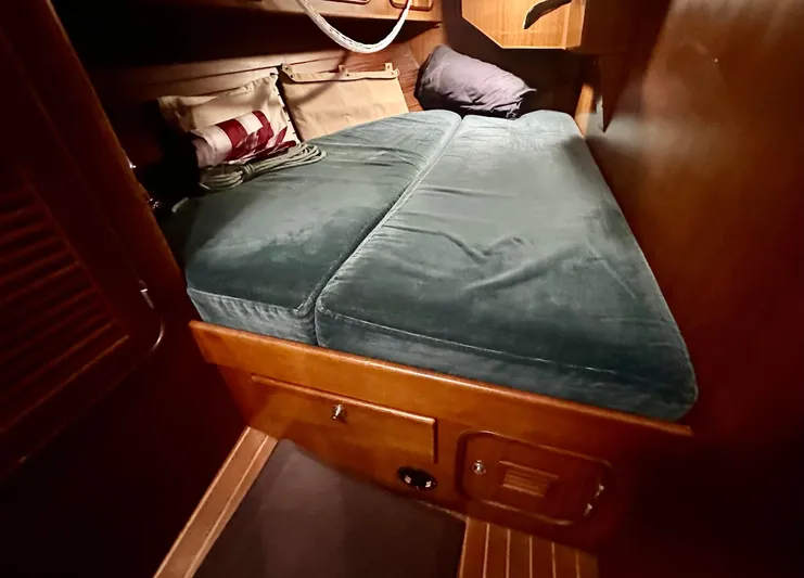 Joy Yacht Photos Pics Cozy cabin bed in 1999 Passport Royal 43 sailboat with green cushions.