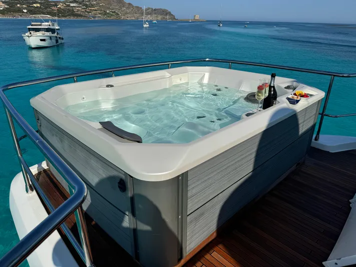  Yacht Photos Pics Azimut Magellano 66