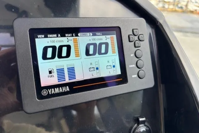  Yacht Photos Pics Yamaha display panel on 2021 Jeanneau NC Sport 895 boat dashboard.