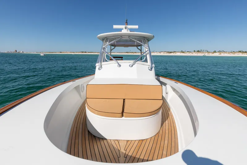 Wood Yacht Photos Pics 2014 Release 34 Walkaround- Bow Seating