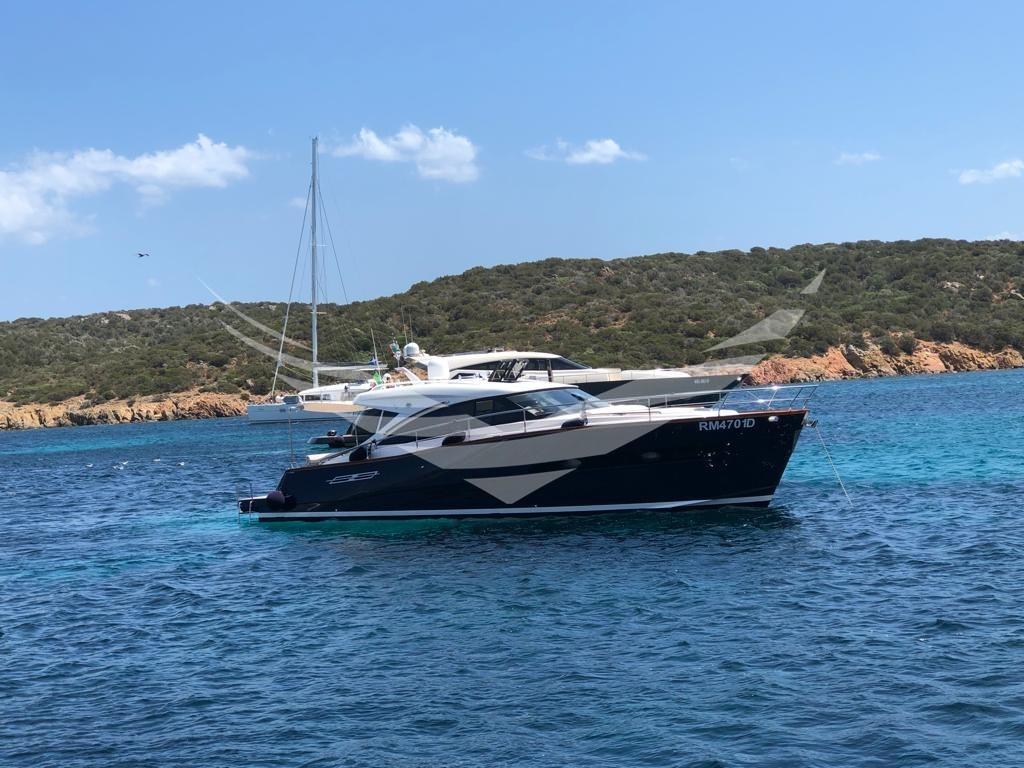 2019 Austin Parker 44 Sedan