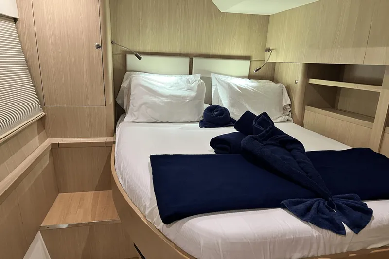 Life Settling Yacht Photos Pics 