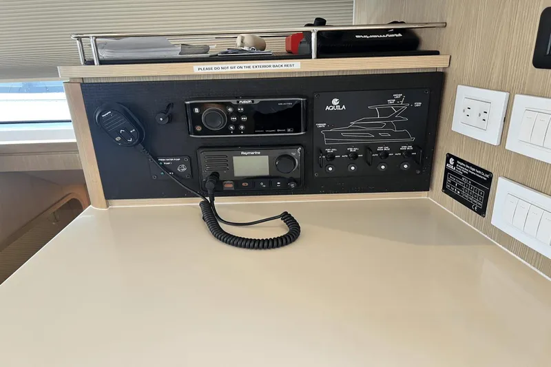 Life Settling Yacht Photos Pics 