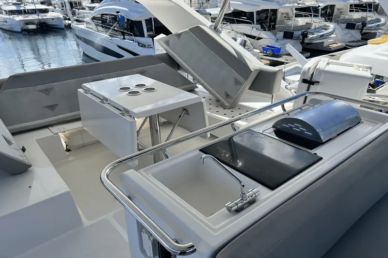 Life Settling Yacht Photos Pics 