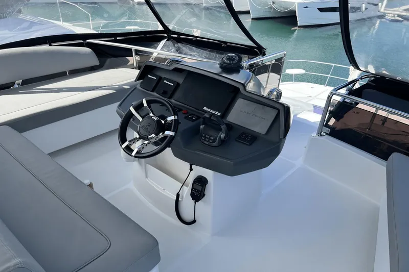 Life Settling Yacht Photos Pics 