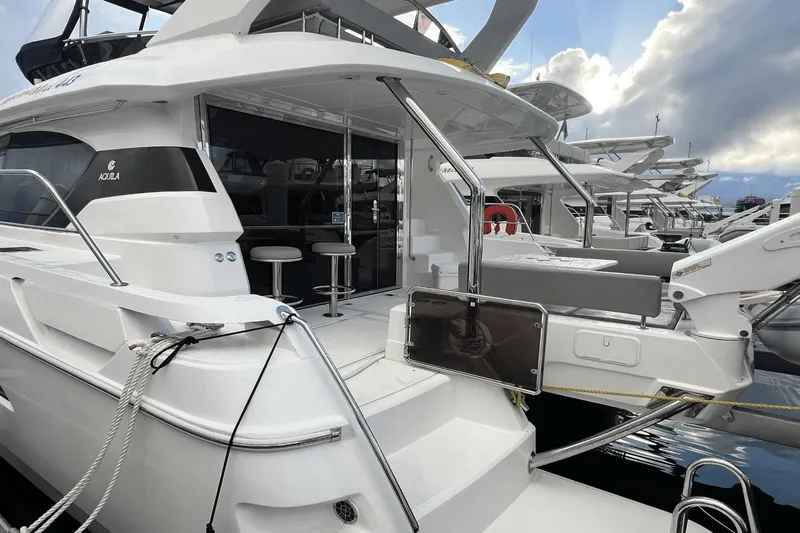 Life Settling Yacht Photos Pics 