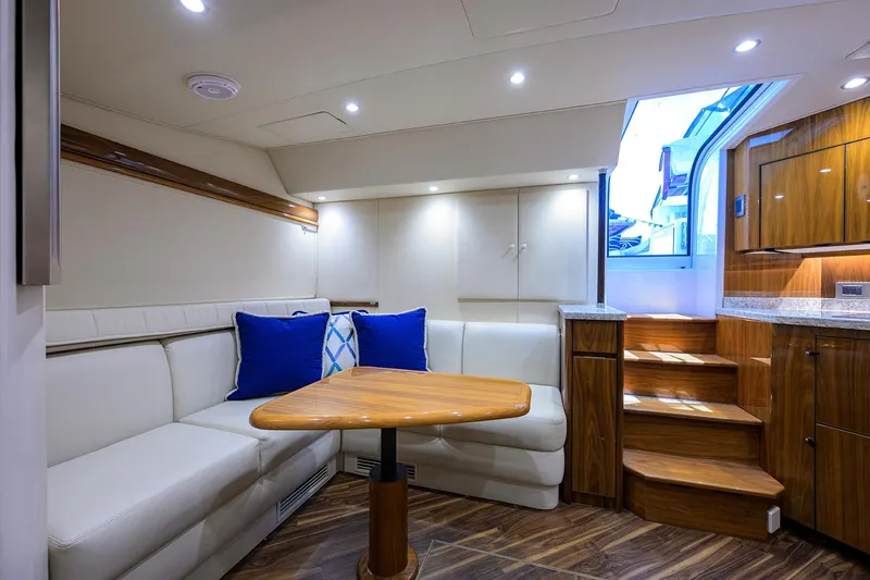 Honu Kai Yacht Photos Pics Viking 48 Honu Kai - Interior Salon