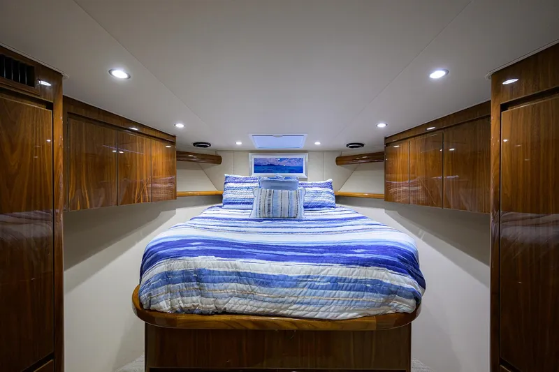 Honu Kai Yacht Photos Pics Viking 48 Honu Kai - Interior Stateroom