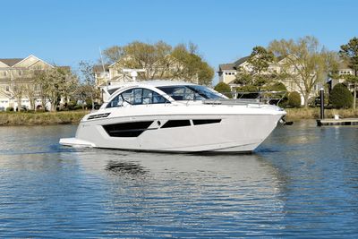 Cruisers Yachts 50 Cantius