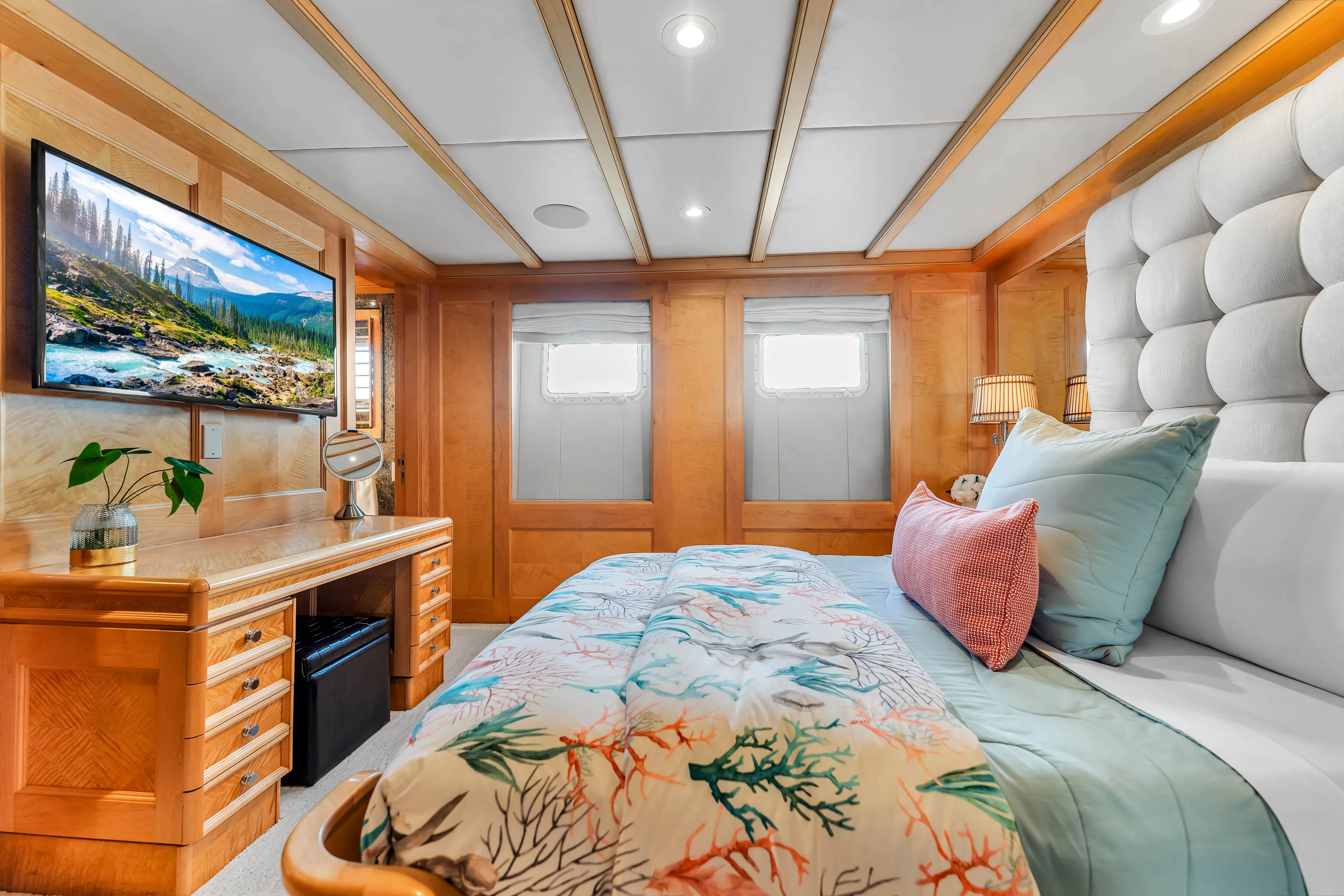 Star Diamond Yacht Photos Pics Luxurious 1998 Admiral Pilothouse bedroom with elegant decor, TV, and cozy bedding.