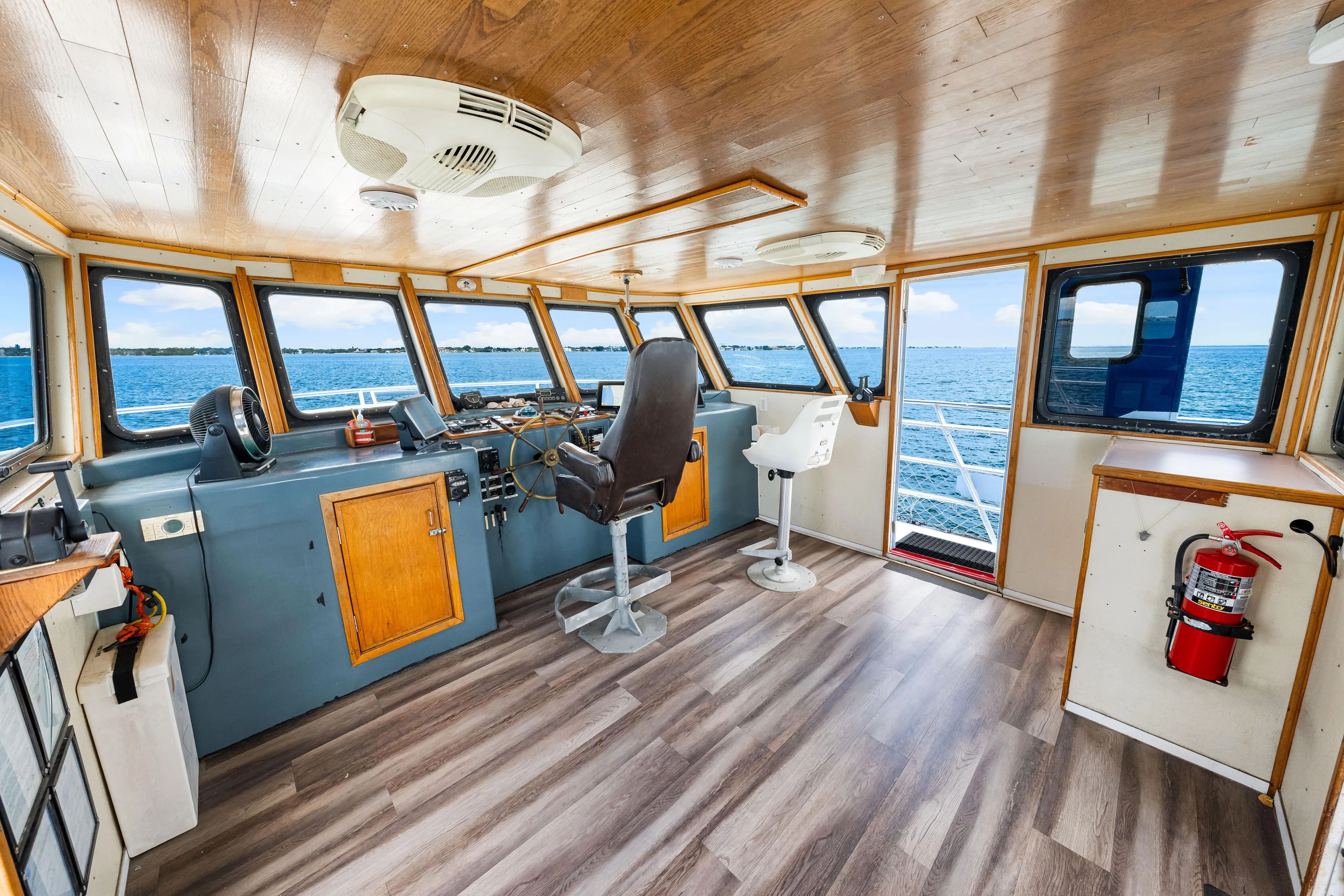 Pelican Yacht Photos Pics Upper Deck Bridge Helm.