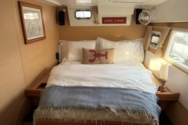 Apres Sea Yacht Photos Pics Cozy bedroom in 2008 Lagoon 420 yacht with nautical decor and comfortable bedding.