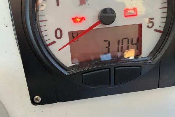 Apres Sea Yacht Photos Pics Close-up of a 2008 Lagoon 420 gauge displaying 3104 hours with warning lights.