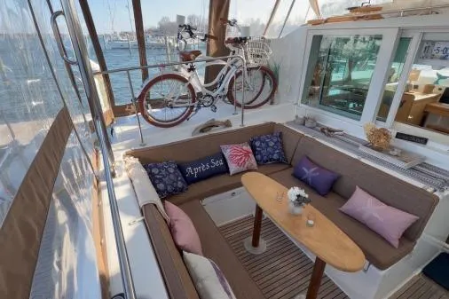 Apres Sea Yacht Photos Pics Cozy seating area on 2008 Lagoon 420 yacht with decorative pillows and bicycle.