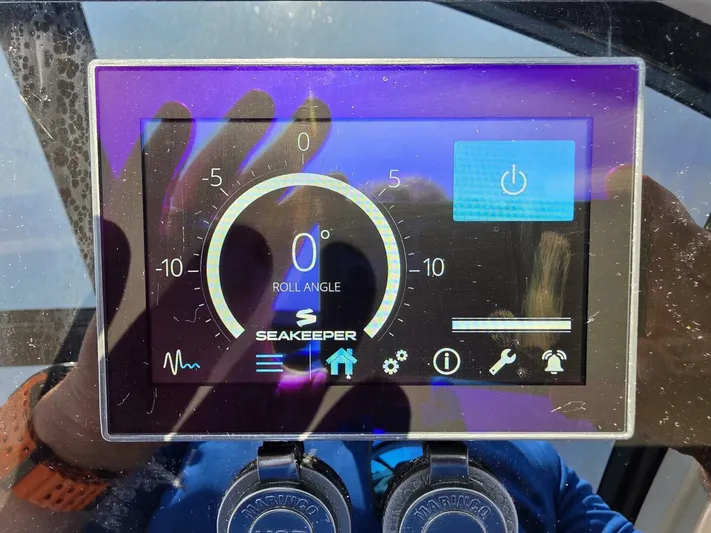  Yacht Photos Pics Seakeeper control panel on 2019 Sunseeker Predator 50, displaying roll angle at zero degrees.