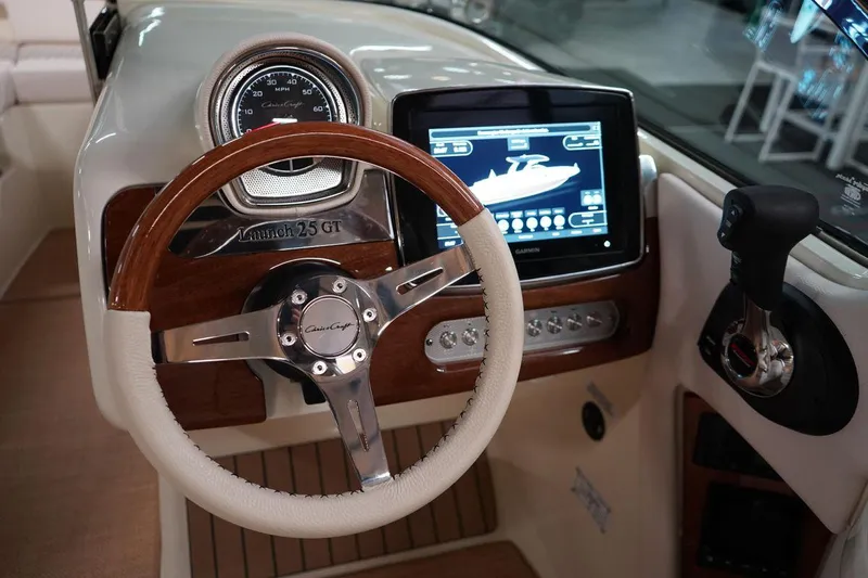  Yacht Photos Pics 2022 Chris-Craft Launch 25 GT dashboard with steering wheel and digital display.