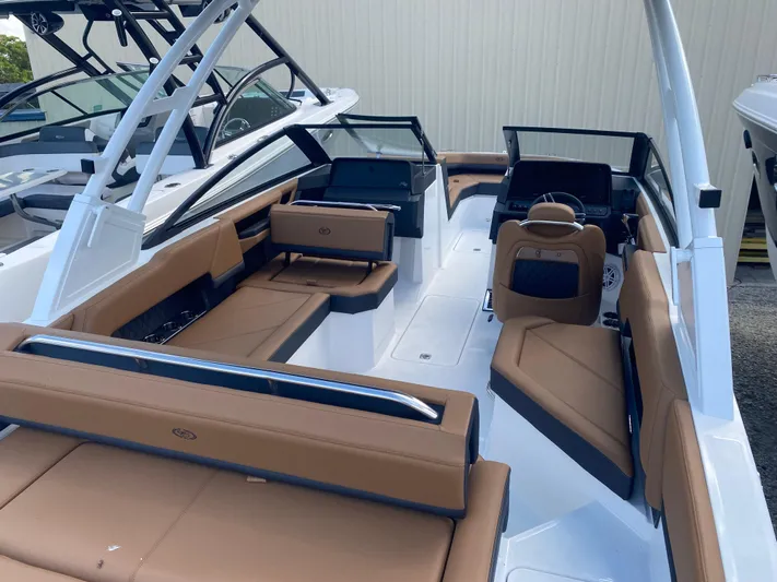  Yacht Photos Pics 2025 COBALT R4 OB - Image 6