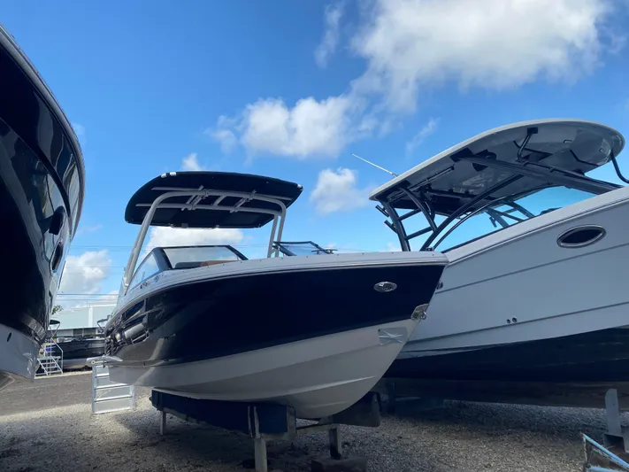  Yacht Photos Pics 2025 COBALT R4 OB - Image 5