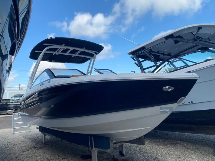  Yacht Photos Pics 2025 Cobalt R4 Ob - Image 1