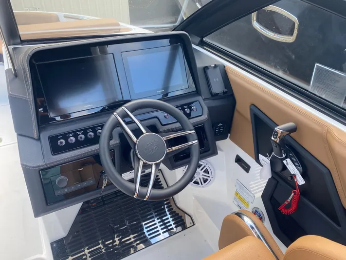  Yacht Photos Pics 2025 COBALT R4 OB - Image 7