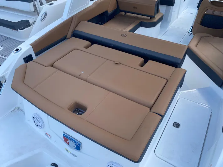  Yacht Photos Pics 2025 COBALT R4 OB - Image 16