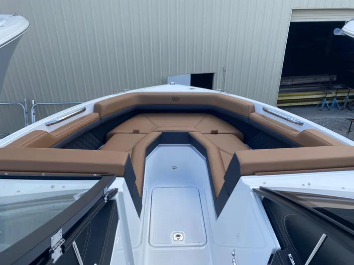  Yacht Photos Pics 2025 COBALT R4 OB - Image 8