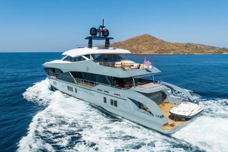 Leonidas Yacht Photos Pics 