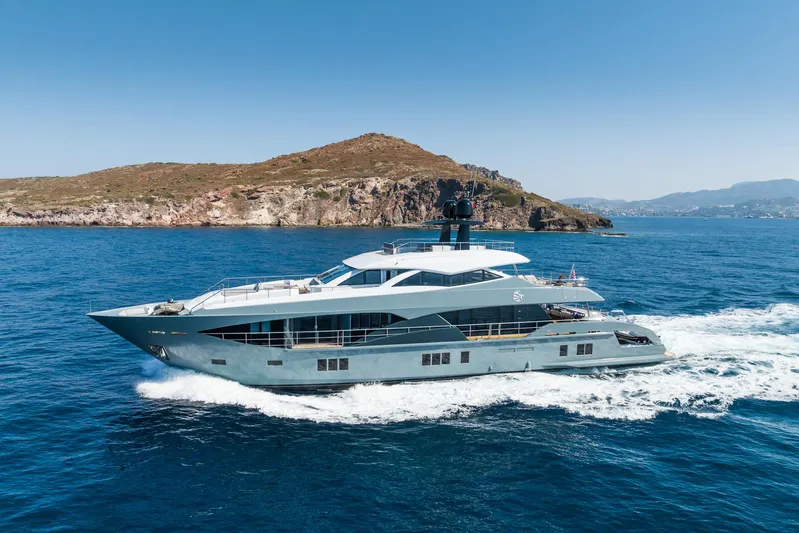Leonidas Yacht Photos Pics 