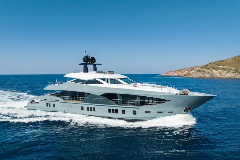 Leonidas Yacht Photos Pics 