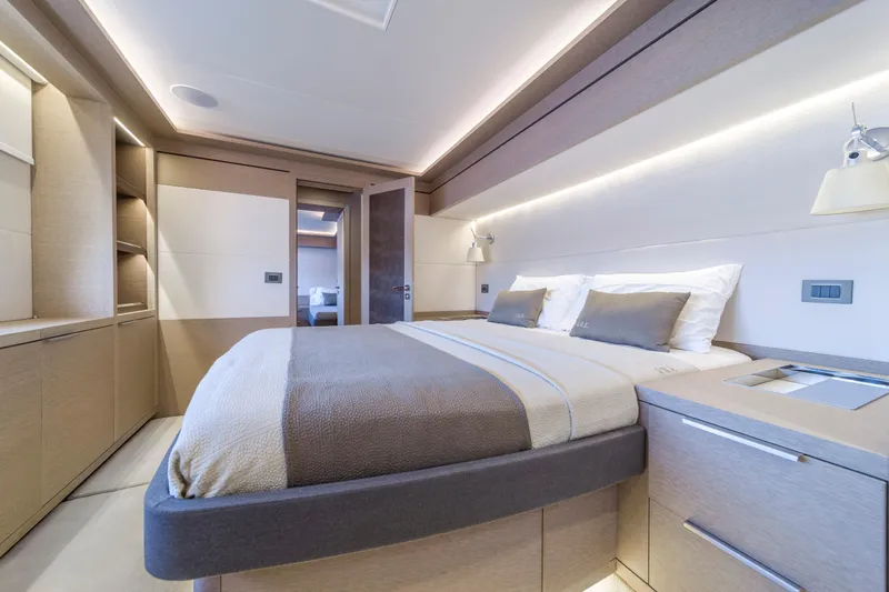 Olivia Rd Yacht Photos Pics 