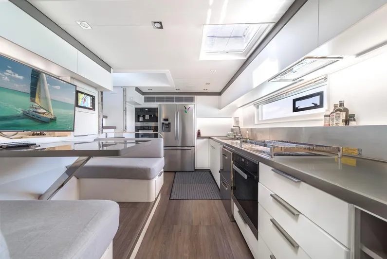 Olivia Rd Yacht Photos Pics 