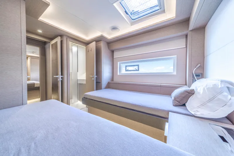 Olivia Rd Yacht Photos Pics 