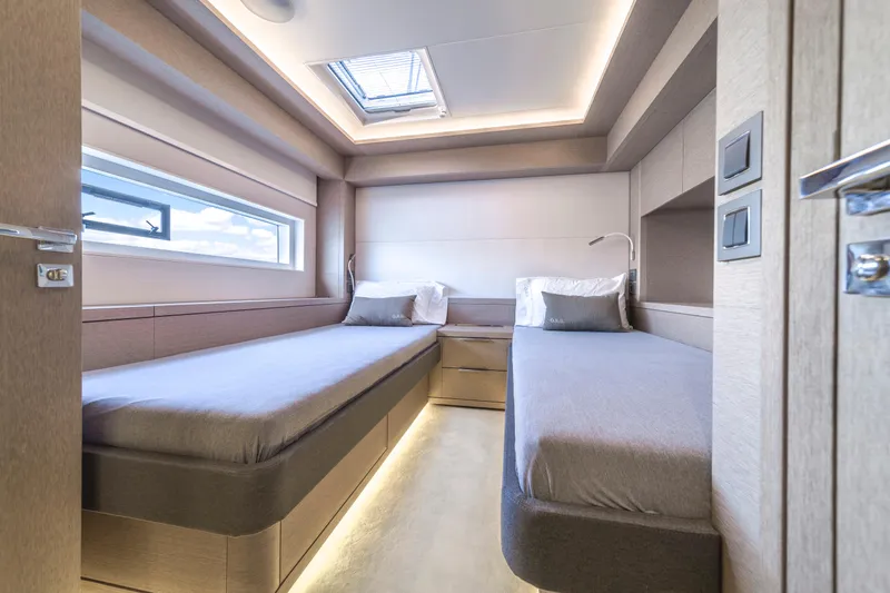 Olivia Rd Yacht Photos Pics 