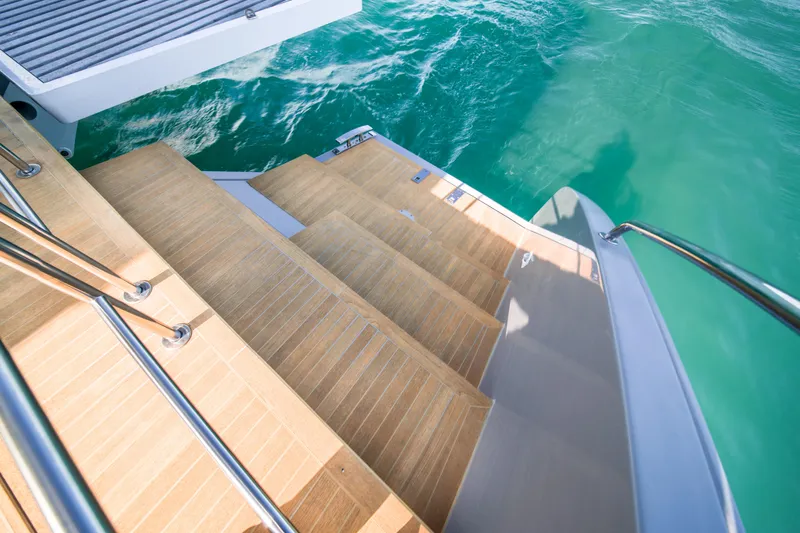 Olivia Rd Yacht Photos Pics 