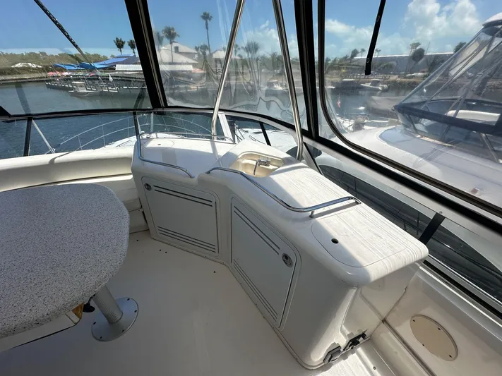 Anna Yacht Photos Pics 2001 Sea Ray 560 Sedan Bridge interior with panoramic marina view.