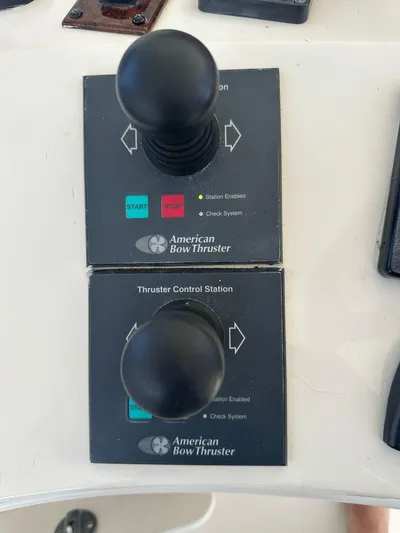 Anna Yacht Photos Pics American Bow Thruster control panel on 2001 Sea Ray 560 Sedan Bridge yacht.