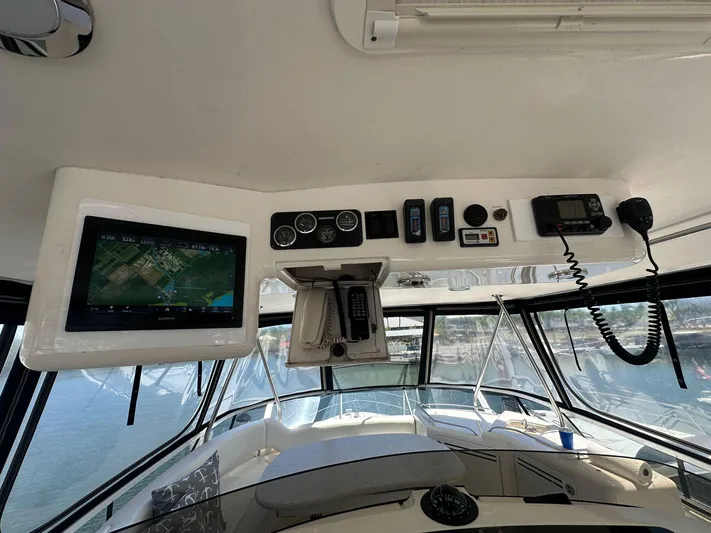 Anna Yacht Photos Pics 2001 Sea Ray 560 Sedan Bridge helm with navigation and communication equipment.