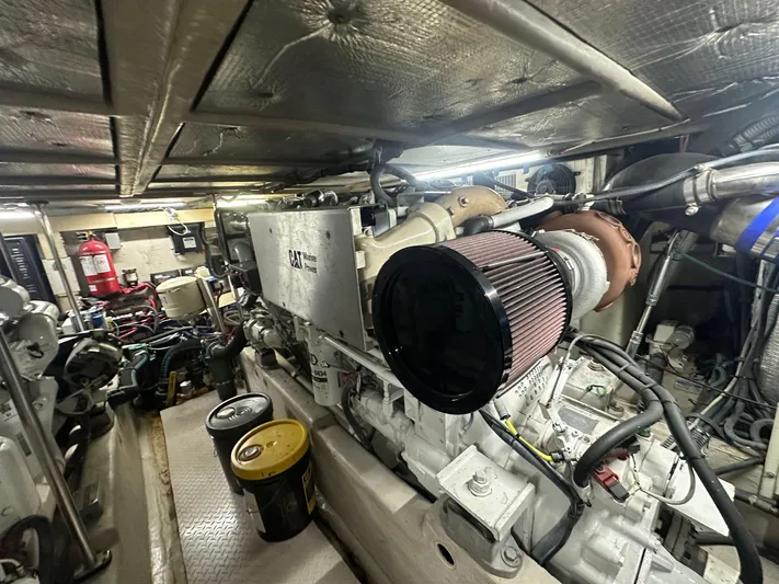 Anna Yacht Photos Pics Engine room of a 2001 Sea Ray 560 Sedan Bridge yacht, showcasing mechanical components.