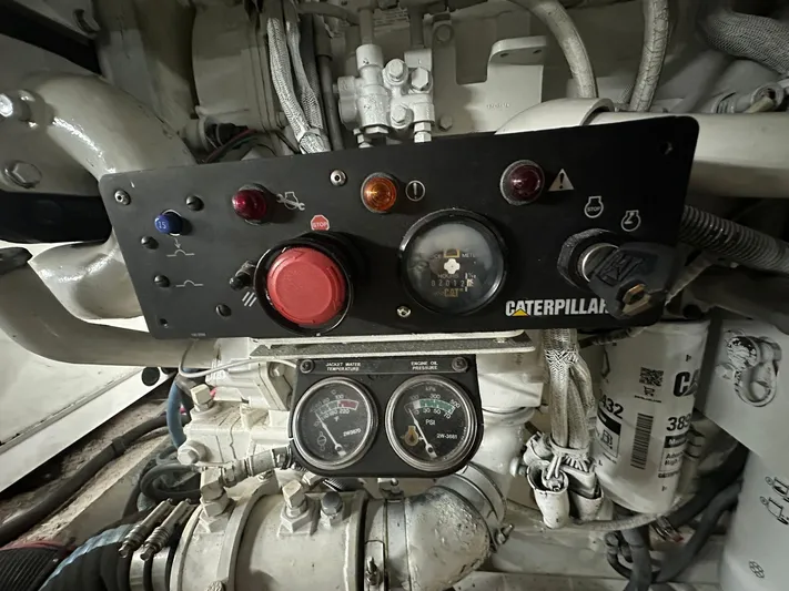 Anna Yacht Photos Pics Control panel of a 2001 Sea Ray 560 Sedan Bridge with Caterpillar engine gauges.