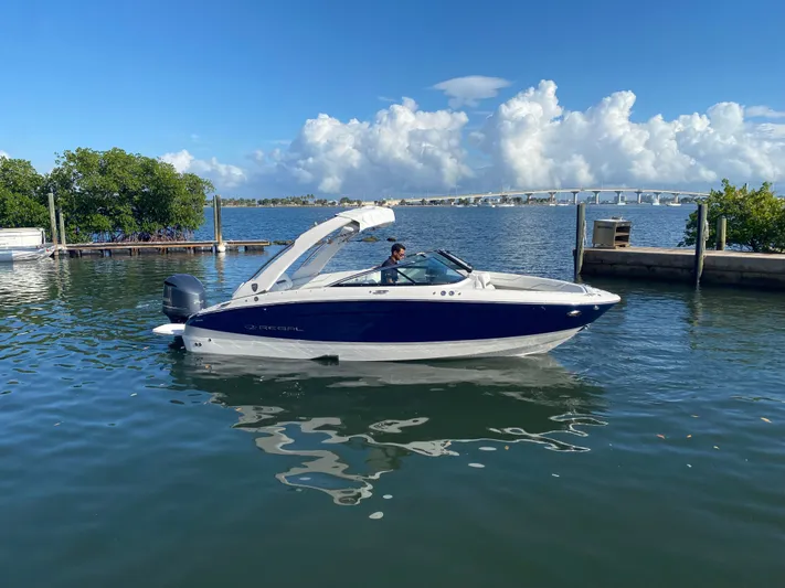  Yacht Photos Pics 2025 REGAL LX4 - Image 4