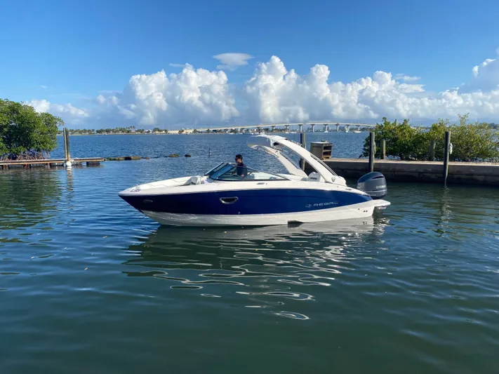  Yacht Photos Pics 2025 REGAL LX4 - Image 2