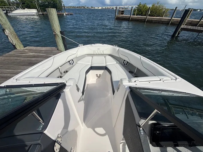  Yacht Photos Pics 2025 REGAL LX4 - Image 6