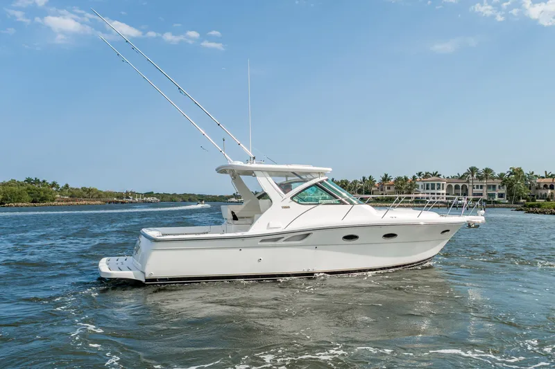 Escapade Yacht Photos Pics 
