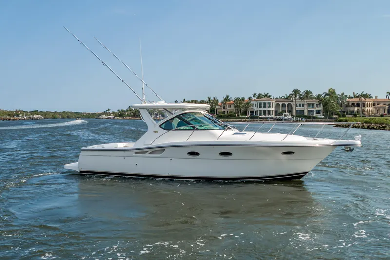 Escapade Yacht Photos Pics 