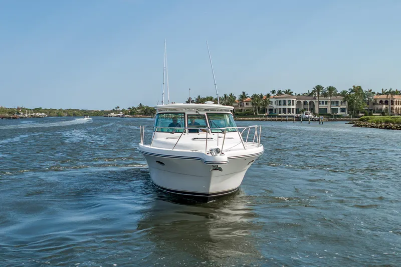 Escapade Yacht Photos Pics 