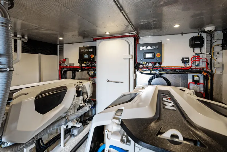 Tribu Yacht Photos Pics TRIBU 62' Steeler Yachts 2021